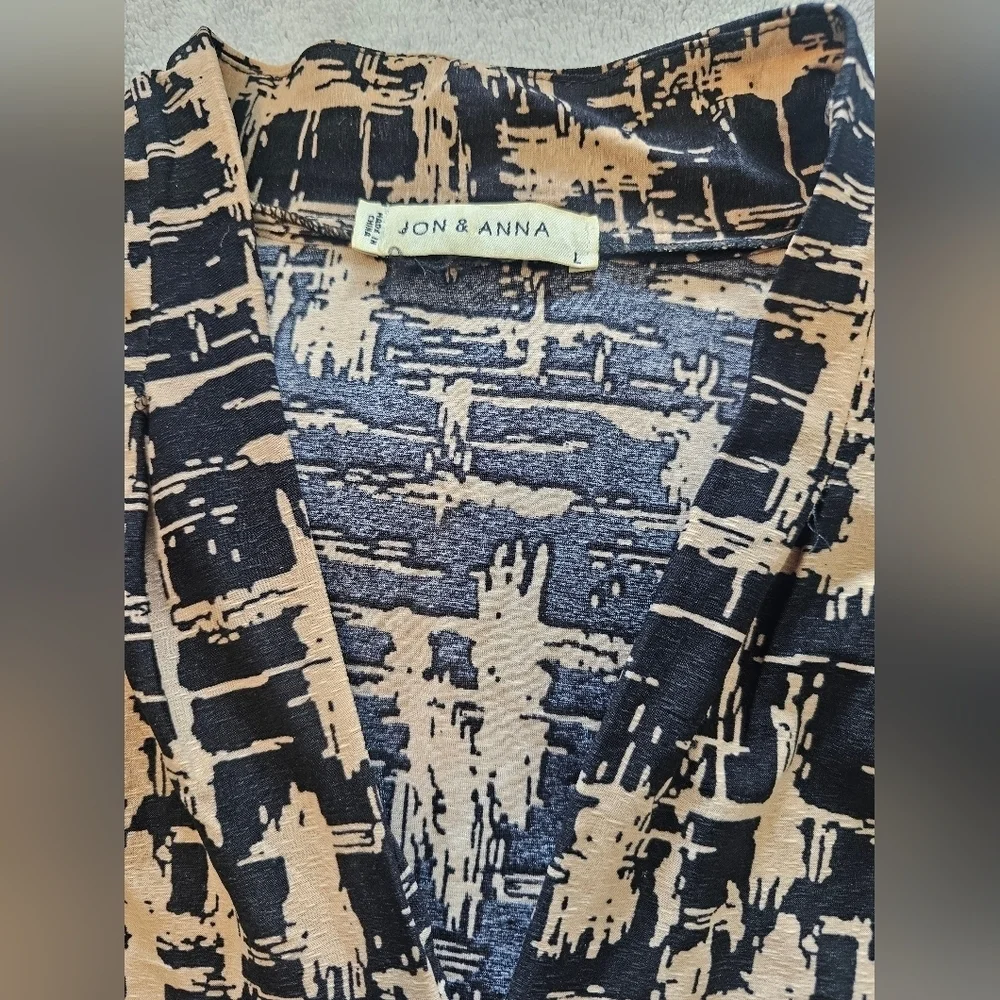 Jon & Anna Abstract Print Sleeveless Blouse Black Tan – Size Large